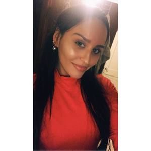 Meet your Posher, Estephanía